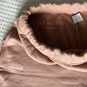 Set Active Sweat Shorts in color Amethyst